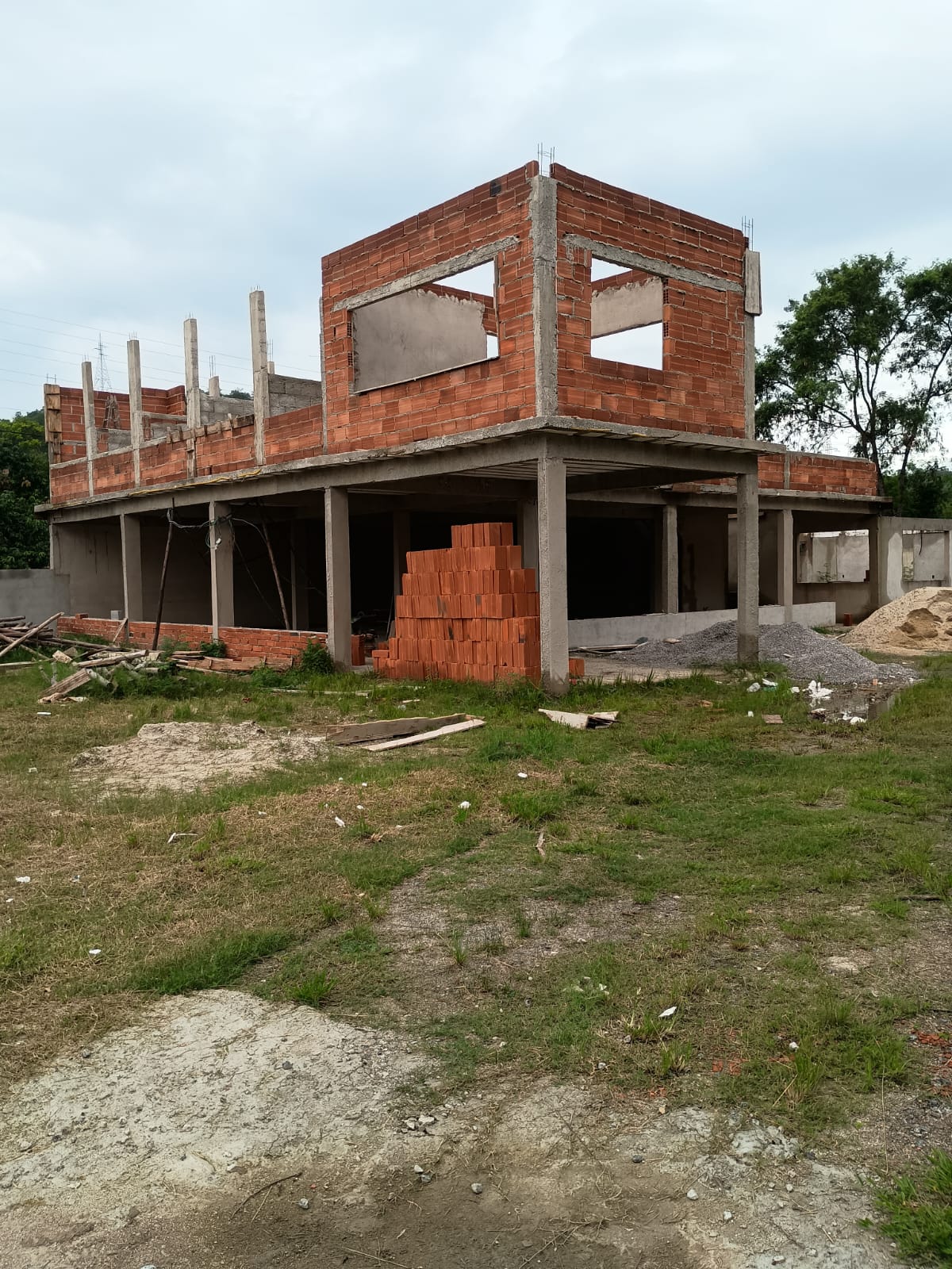 Obra de alvenaria em andamento